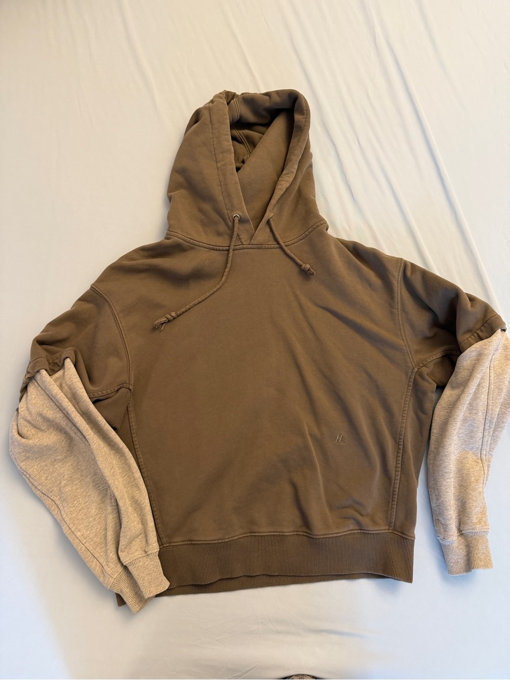 HELMUT LANG | Two-Tone Hooded Sweatshirt in Dark and Light Gray Sleeves
